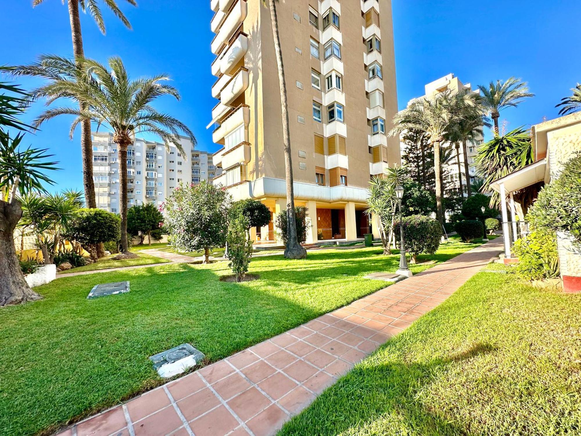 Gorgeous Apartment At The Sea In La Carihuela! 托雷莫利诺斯 外观 照片